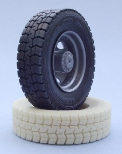 KFS 1/24 MICHELIN XDY 295/80